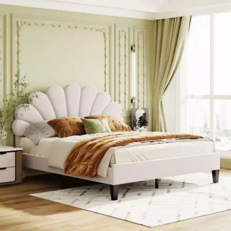 Letto a piattaforma imbottito queen-size con testiera in velluto floreale