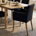 Set da pranzo di 9 pezzi con tavolo allungabile - 6 sedie senza braccioli e 2 poltrone in lino neutro