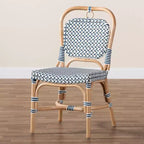 Sedia da bistrot in rattan naturale intrecciato bianco e blu, stile moderno francese