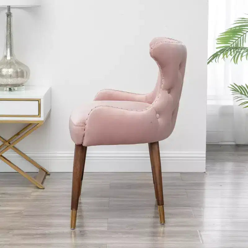 Poltroncina d'appoggio contemporanea in velluto rosa con borchie