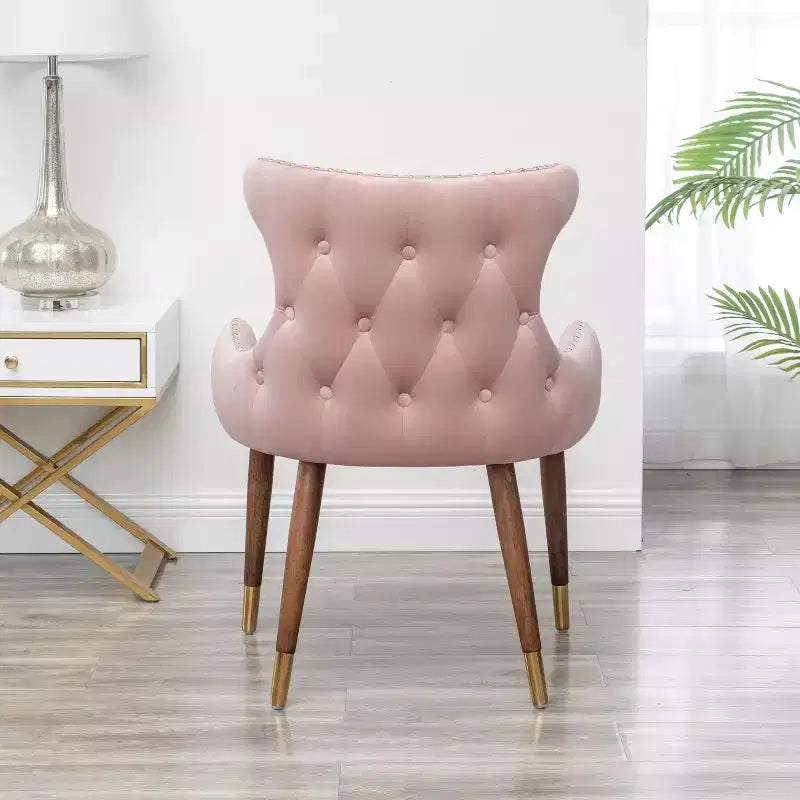 Poltroncina d'appoggio contemporanea in velluto rosa con borchie